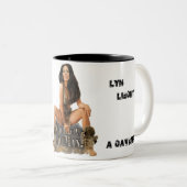 Lyn Liechtyは、それを好みますCavManをします! マグ (正面右)