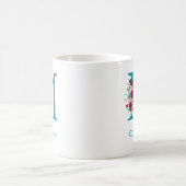 Mの文字のティールピンクの花 コーヒーマグカップ (中央)