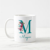 Mの文字のティールピンクの花 コーヒーマグカップ (左)