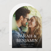 M写真モダン垂直シック日付円弧を保存 招待状 (正面/裏面)