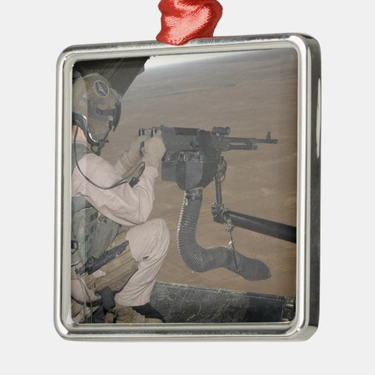 M240重機関銃を発射する米国の海洋試験 メタルオーナメント (左)