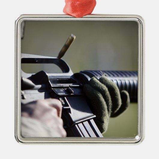 M-16A2の室から丸が飛び出す メタルオーナメント (正面)