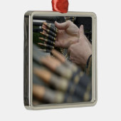 M-240Gから3000ラウンド以上が発射された メタルオーナメント (右)