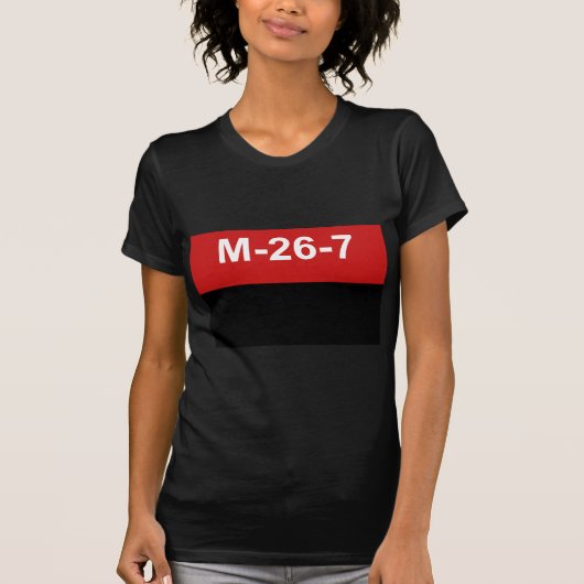 M-26-7旗- Bandera del Movimiento 26 deフリオ Tシャツ (正面)