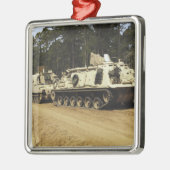 M-88回収車がM992を牽引し始める メタルオーナメント (左)