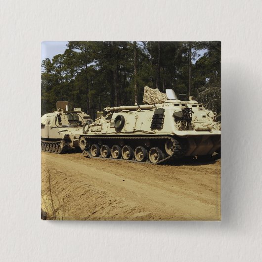 M-88回収車がM992を牽引し始める 缶バッジ (正面)