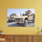 M-ATV鉱山耐性アンブシュ保護車2 キャンバスプリント (インサイチュ (リビング))