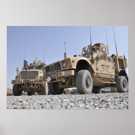 M-ATV鉱山耐性待ち伏せ車保護両 ポスター (正面)
