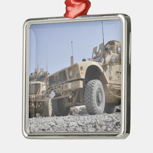 M-ATV鉱山耐性待ち伏せ車保護両 メタルオーナメント (左)