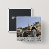 M-ATV鉱山耐性待ち伏せ車保護両 缶バッジ (正面&裏面)