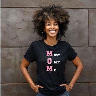 M.O.Mは私に従わなければならない女性の Tシャツ