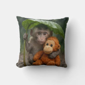 Macaque Monkey with Orange Orangutan クッション (正面)