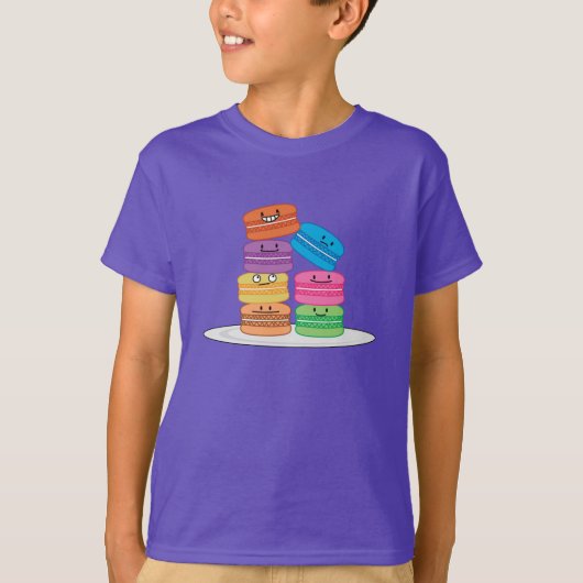 MacaroonのMacaroonsのクッキーのフランスので甘いデザート Tシャツ (正面)