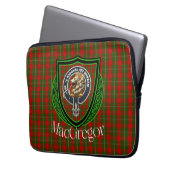 MacGregor Scottish Clan Tartan and Crest ラップトップスリーブ (正面左)