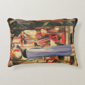 Mackeによるショーウィンドウの前の女威厳がある性 アクセントクッション (正面)