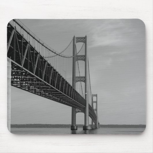 Mackinacブリッジグレースケールに沿って マウスパッド (正面)