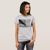 Mackinac BridgeグレースケールTシャツに沿って Tシャツ (正面フル)