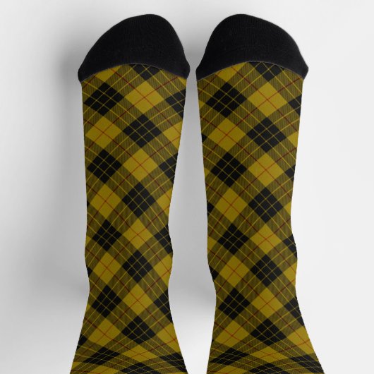 MacLeod tartan yellow black plaid ソックス (上部)