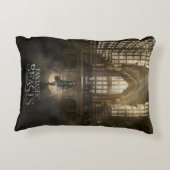 MACUSA™本社のNEWT SCAMANDER™ アクセントクッション (裏面)