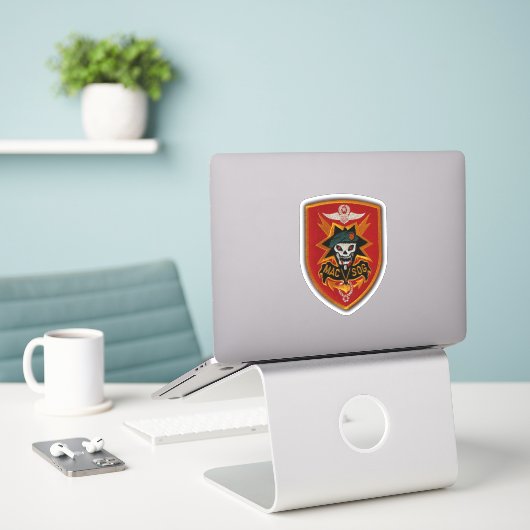 MACVSOG SOG Vietnam War Veterans Contour Sticker シール (デスク上のノートパソコン)