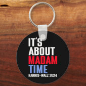Madam TimeについてKamala Harris Tim W 2024 キーホルダー (正面)