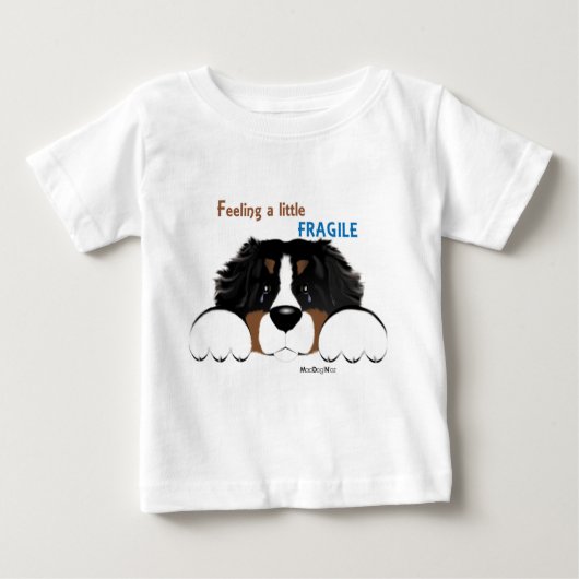 MadDogのFeelinの壊れやすい子供のTシャツ ベビーTシャツ (正面)