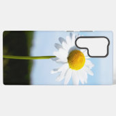 Madelief rechtop geisoleerd in de natuur. samsung galaxyケース (裏面横)