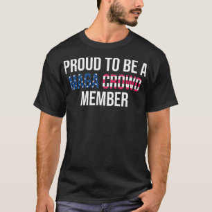 MAGAの誇りを持った群集メンバーであるUltra MAGA Tシャツ
