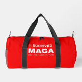MAGAを生き延びた ダッフルバッグ (裏面)