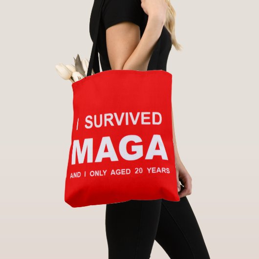 MAGAを生き延びた トートバッグ (クローズアップ)