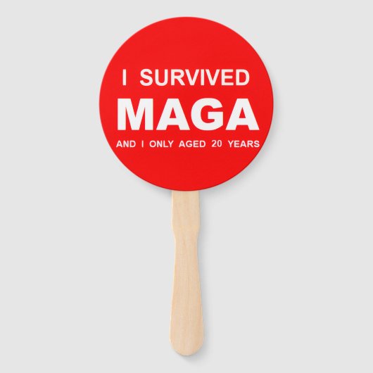 MAGAを生き延びた ハンドファン (正面)