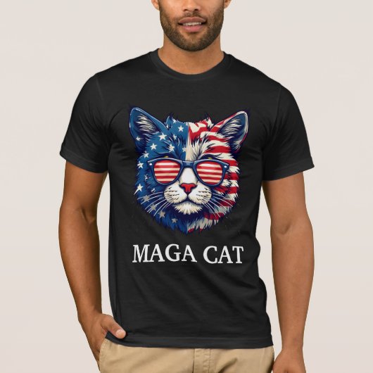 MAGAネコのトランプ米国旗の愛国心 Tシャツ (正面)