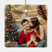 Magazineが初めてのクリスマスを成長家族でカバー セラミックオーナメント (裏面)