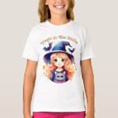Magic in Her Smile – Kids’ Halloween T-Shirt Tシャツ (正面)