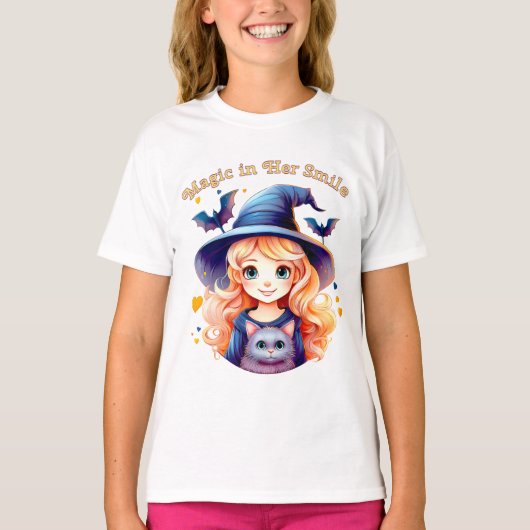 Magic in Her Smile – Kids’ Halloween T-Shirt Tシャツ (正面)