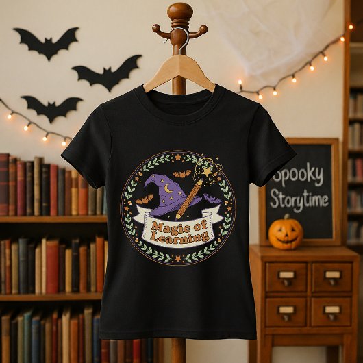 Magic of Learning Teacher Halloween Wizard Hat  Tシャツ