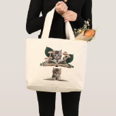Magical Bookworm Kitten Tote Bag – Whimsical Cat  ラージトートバッグ (正面(商品))
