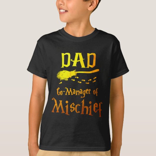 Magical Dad, Manager Of Mischief Birthday Family M Tシャツ (正面)