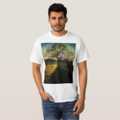 Magical fireflies dreamy landscape tシャツ (正面フル)
