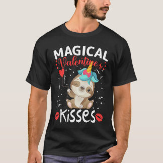 Magical Valentines Kissed Sloth with Unicorn Hat Tシャツ