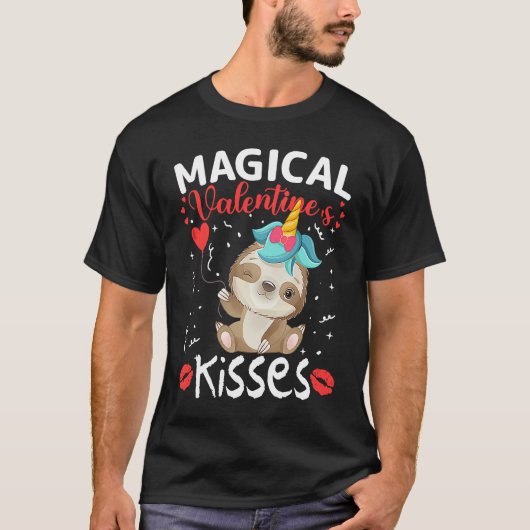 Magical Valentines Kissed Sloth with Unicorn Hat Tシャツ (正面)