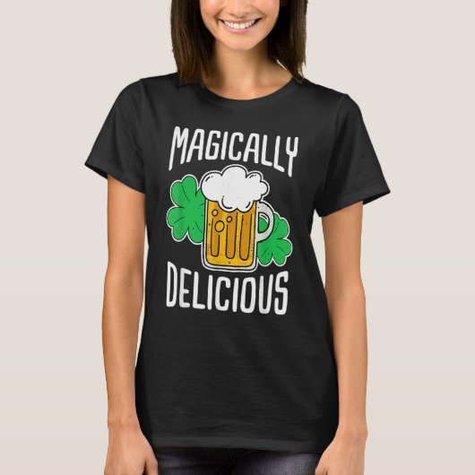 Magically Delicious St Patrick's Day Tシャツ (正面)