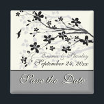 Magnoliaブランチ黒い灰色の結婚式Save the Date マグネット<br><div class="desc">Magnolia branch black gray's カスタム結婚マグネットを保存し、黒い花と芽を持つ美しいマグノリアの枝を特徴とする。アイボリー、黒、グレー。</div>