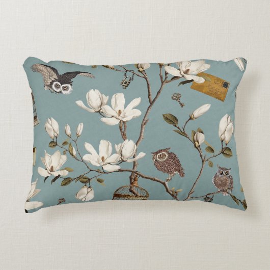 Magnolia Grove with Owls in Duck egg blue アクセントクッション (正面)