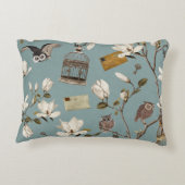 Magnolia Grove with Owls in Duck egg blue アクセントクッション (裏面)
