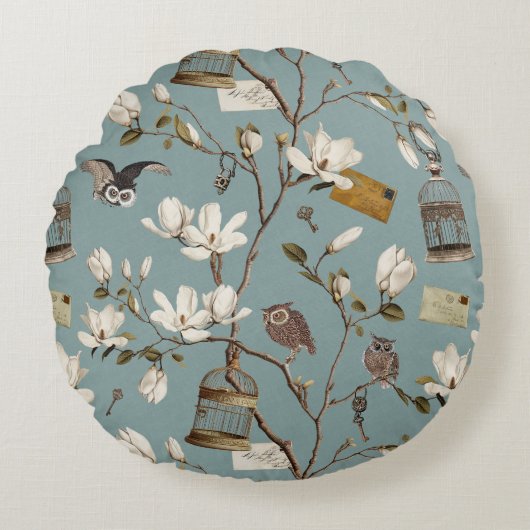 Magnolia Grove with Owls in Duck egg blue ラウンドクッション (正面)