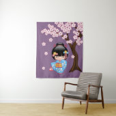 Maiko Kokeshiの人形-青い着物の芸者女の子 タペストリー (インサイチュ)