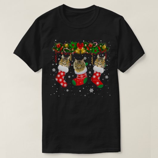 Maine Coon Cats In Christmas Sock Funny Maine Coon Tシャツ (デザイン正面)