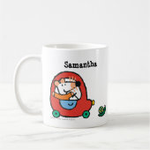 Maisyはかわいく赤い車を運転します コーヒーマグカップ (左)