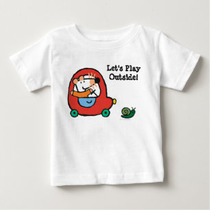 Maisyはかわいく赤い車を運転します ベビーTシャツ